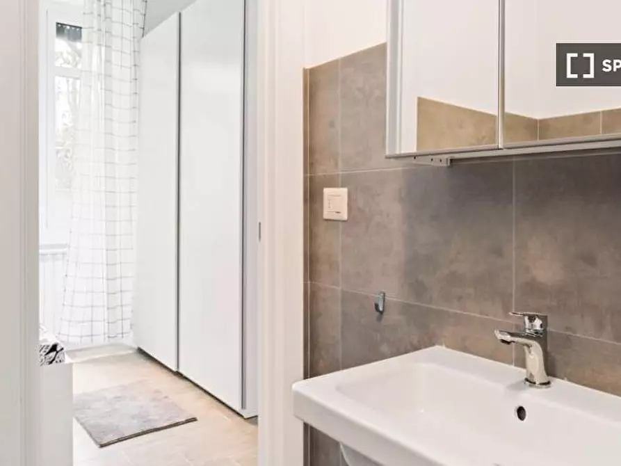 Immagine 7 di Camera condivisa in affitto  in Viale Legioni Romane a Milano