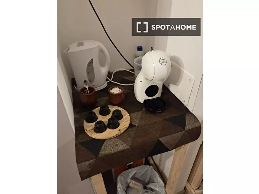 Immagine 8 di Camera condivisa in affitto  in Via Silvio Benco a Roma