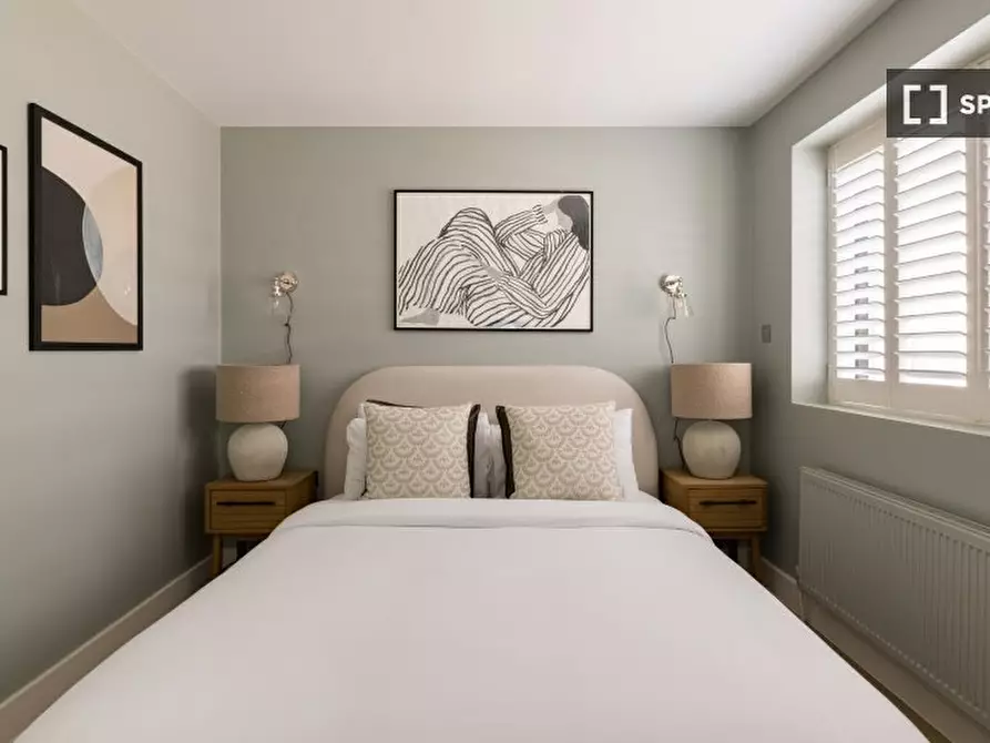 Immagine 2 di Appartamento in affitto  in Basing Street a Kensington