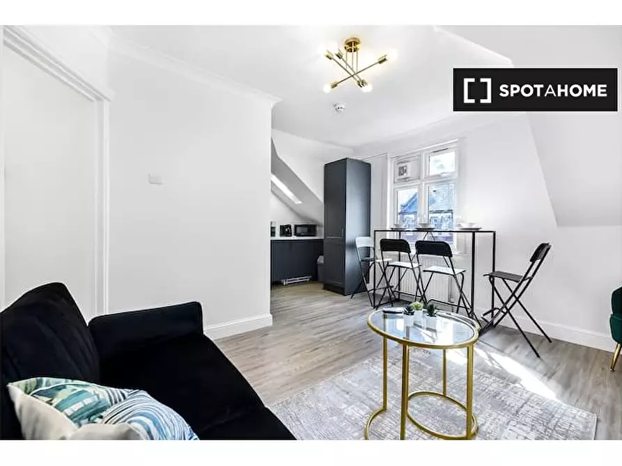 Immagine 17 di Appartamento in affitto  in Flat C Agincourt Road Greater London NW3 2PA a Camden Town