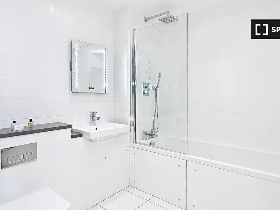 Immagine 10 di Appartamento in affitto  in Flat Heinze Building a Islington