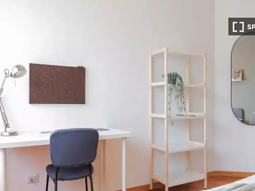 Immagine 3 di Camera condivisa in affitto  in Via Baldo degli Ubaldi a Roma