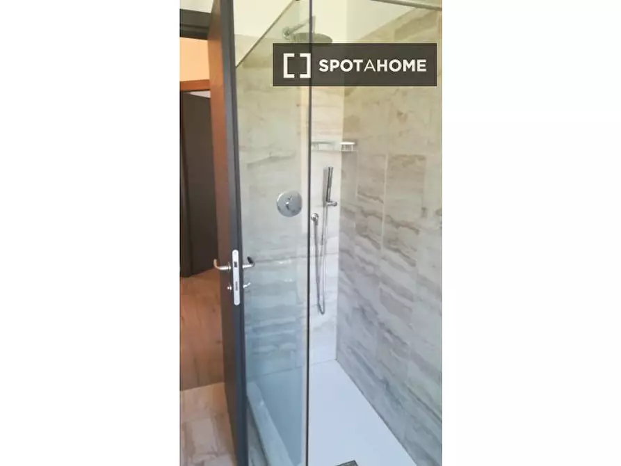 Immagine 7 di Camera condivisa in affitto  in Via di S. Castulo a Roma