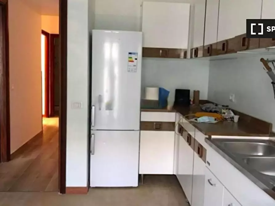 Immagine 3 di Camera condivisa in affitto  in Via Teano a Roma