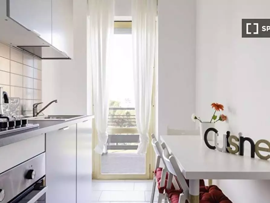 Immagine 10 di Camera condivisa in affitto  in Via Fiume delle Perle a Roma