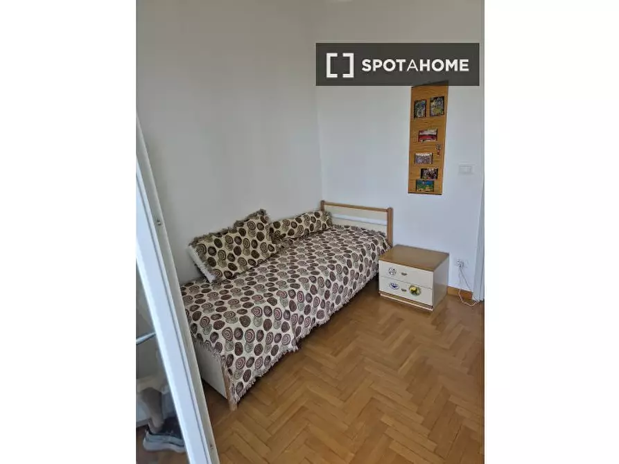 Immagine 14 di Camera condivisa in affitto  in Via Micone di Atene a Roma