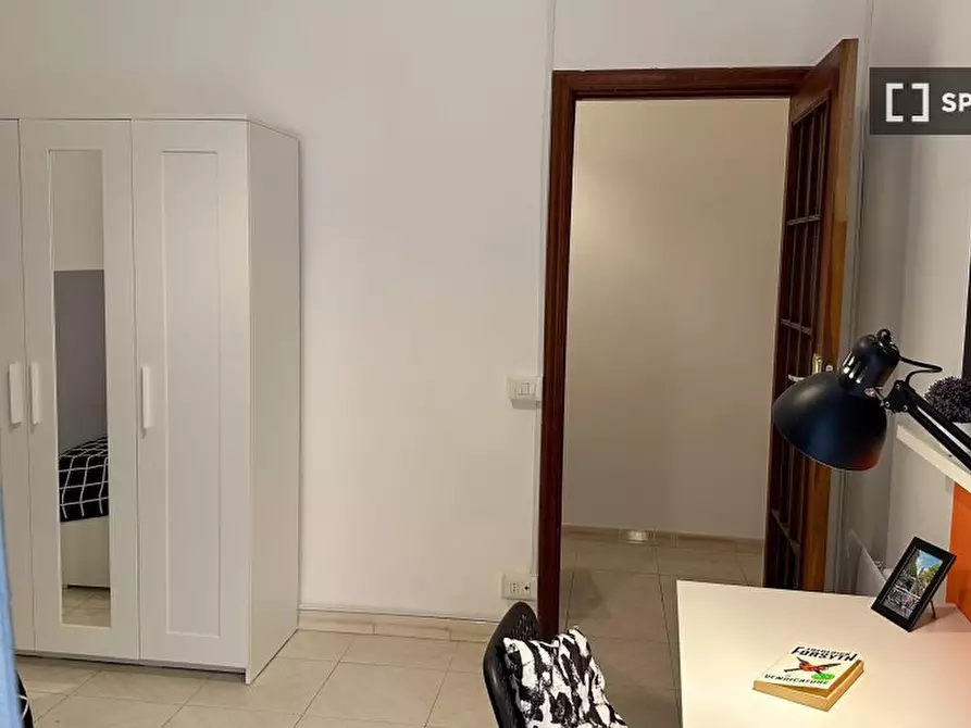 Immagine 3 di Camera condivisa in affitto  in Vico Sedil Capuano a Napoli