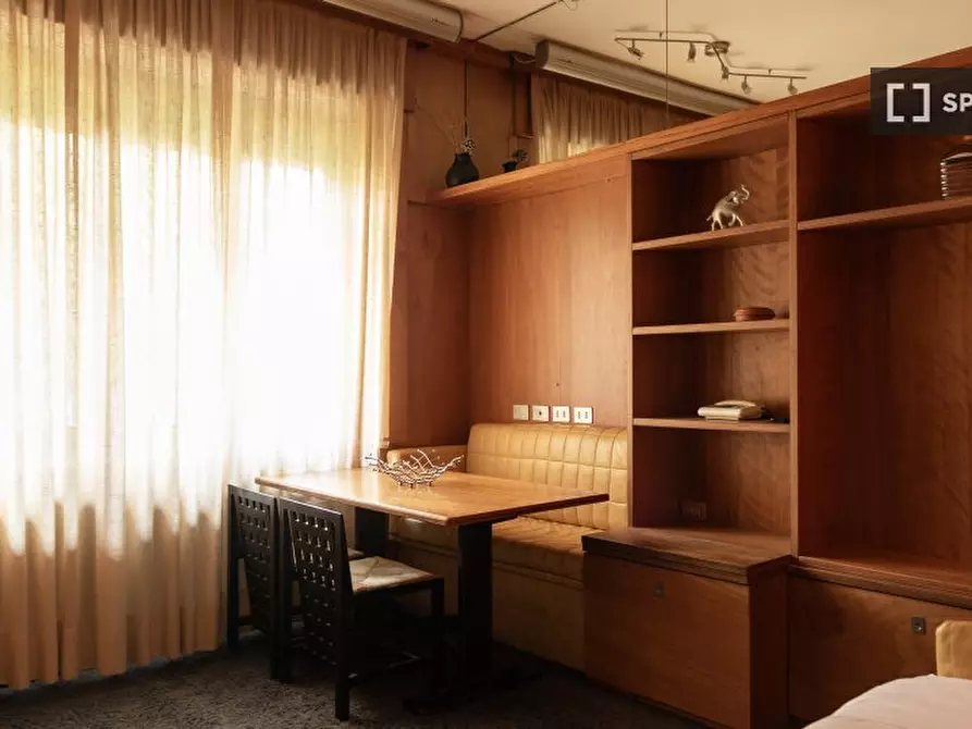 Immagine 1 di Ufficio in affitto  in Via Carlo Ravizza a Milano