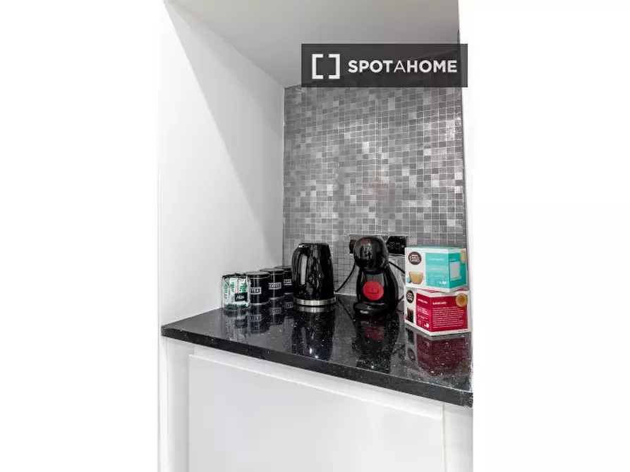 Immagine 8 di Appartamento in affitto  in Windermere Rd a Croydon
