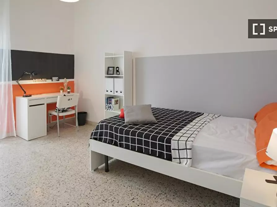 Immagine 2 di Camera condivisa in affitto  in Via Colli Aminei a Napoli