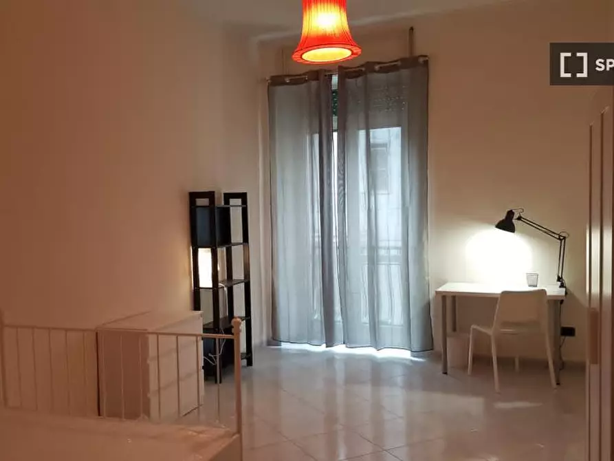 Immagine 4 di Camera condivisa in affitto  in Via Antonietta de Pace a Napoli