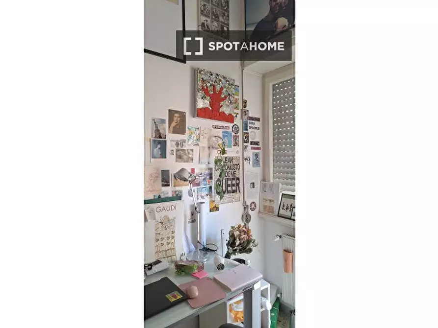 Immagine 1 di Camera condivisa in affitto  in Via Pietro de Cristofaro a Roma