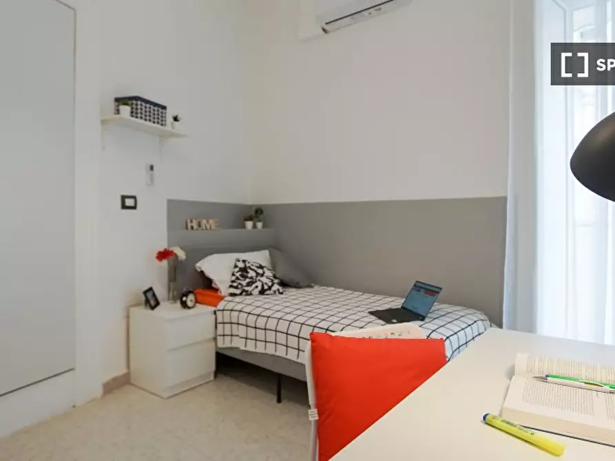 Immagine 6 di Camera condivisa in affitto  in Vico Noce a Napoli