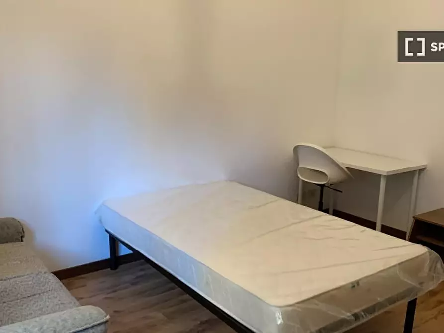 Immagine 4 di Camera condivisa in affitto  in Via Cornelio Sisenna a Roma