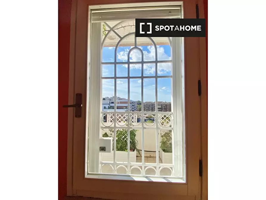 Immagine 11 di Camera condivisa in affitto  in Via Giuseppe Dessì a Roma