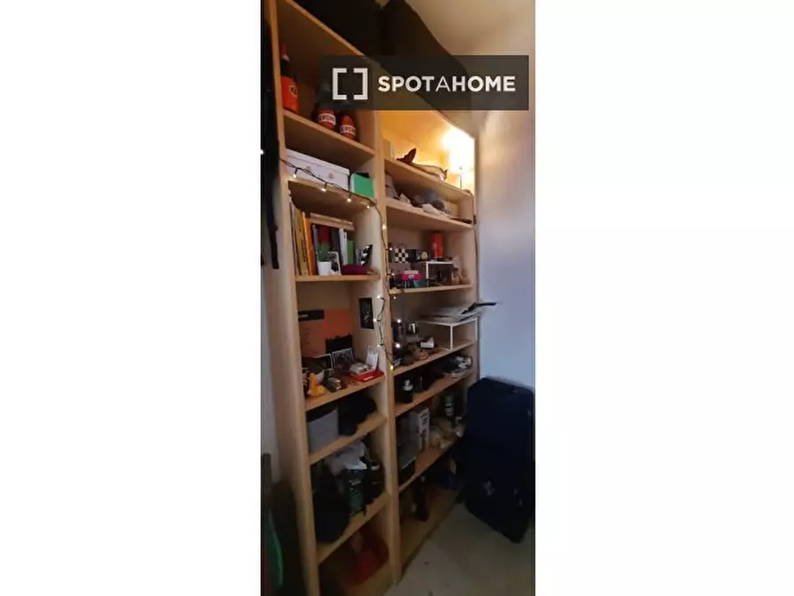 Immagine 2 di Camera condivisa in affitto  in Via Cornelio Magni a Roma