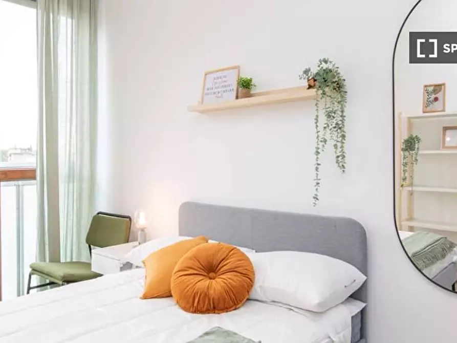 Immagine 1 di Camera condivisa in affitto  in Viale Sondrio a Milano