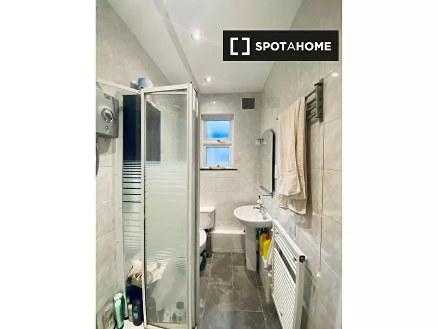 Immagine 17 di Camera condivisa in affitto  in Villiers Rd a Kingston Upon Thames