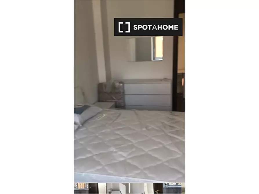 Immagine 2 di Camera condivisa in affitto  in Viale Evaristo Stefini a Milano
