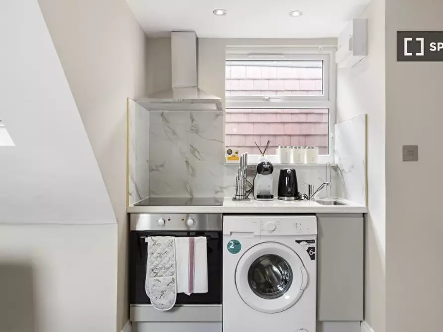 Immagine 9 di Ufficio in affitto  in flat a Tottenham