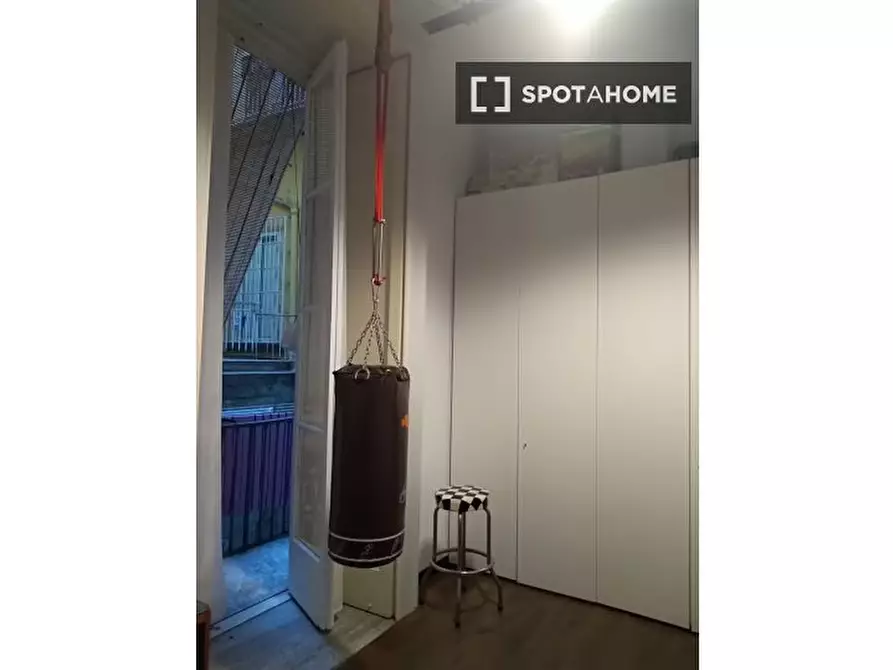 Immagine 2 di Camera condivisa in affitto  in Via Ventaglieri a Napoli