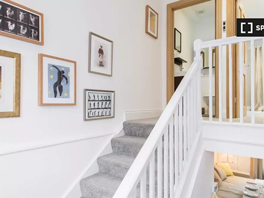 Immagine 2 di Appartamento in affitto  in Windmill St a Camden Town