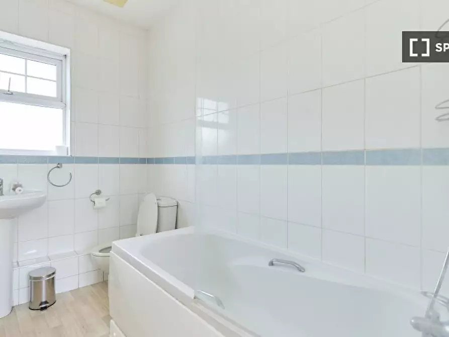 Immagine 17 di Appartamento in affitto  in Butler Close a Barnet