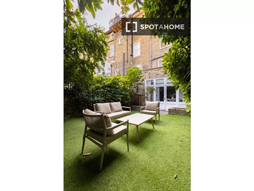 Immagine 4 di Appartamento in affitto  in Steele's Road a Camden Town