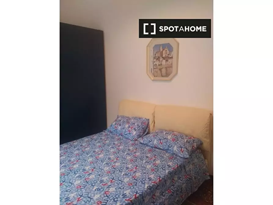Immagine 5 di Camera condivisa in affitto  in Via Venezia a Genova