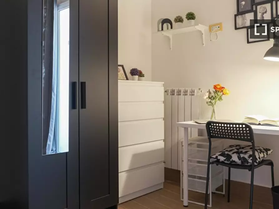 Immagine 2 di Camera condivisa in affitto  in Via Enrico Pessina n. a Napoli