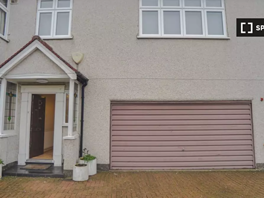 Immagine 4 di Camera condivisa in affitto  in CIRCLE GARDEN a Merton