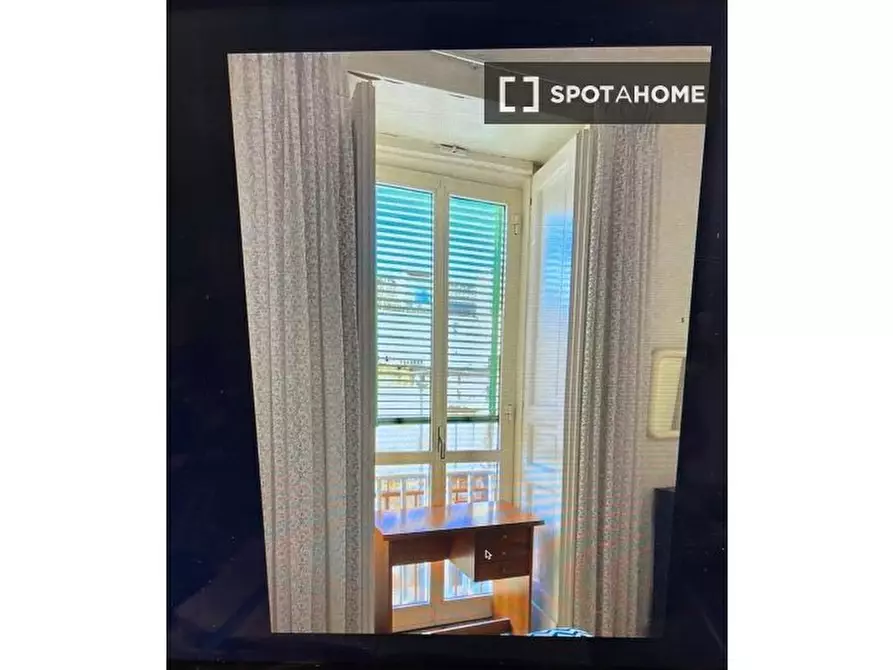 Immagine 10 di Camera condivisa in affitto  in P.za Cavour a Napoli