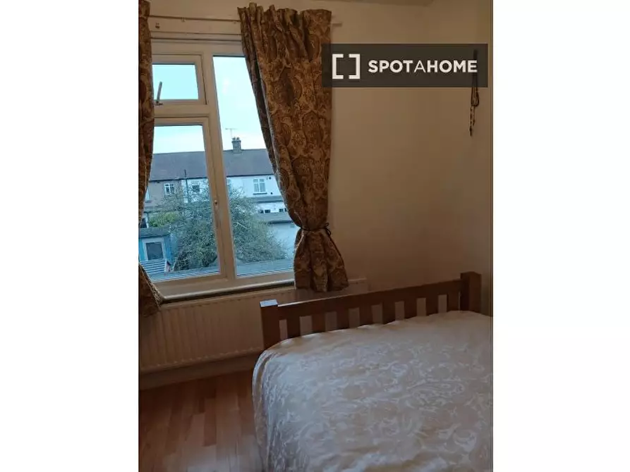 Immagine 4 di Camera condivisa in affitto  in Salisbury Ave a Barking
