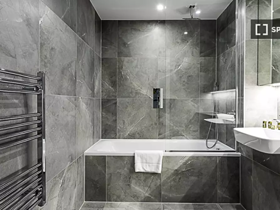 Immagine 16 di Appartamento in affitto  in Icon Tower a Ealing