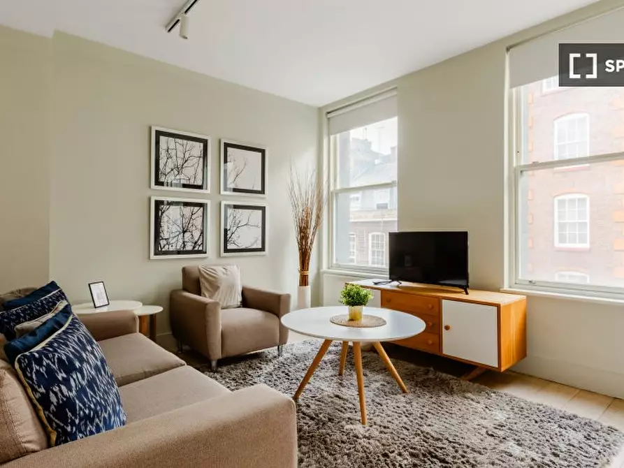 Immagine 1 di Appartamento in affitto  in Leather Ln a Camden Town