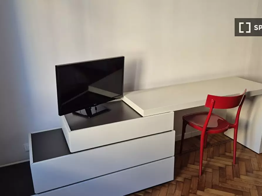 Immagine 2 di Camera condivisa in affitto  in Via Giosuè Borsi a Roma