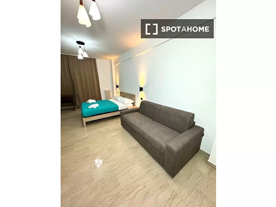 Immagine 15 di Camera condivisa in affitto  in Via Damaso Cerquetti a Roma