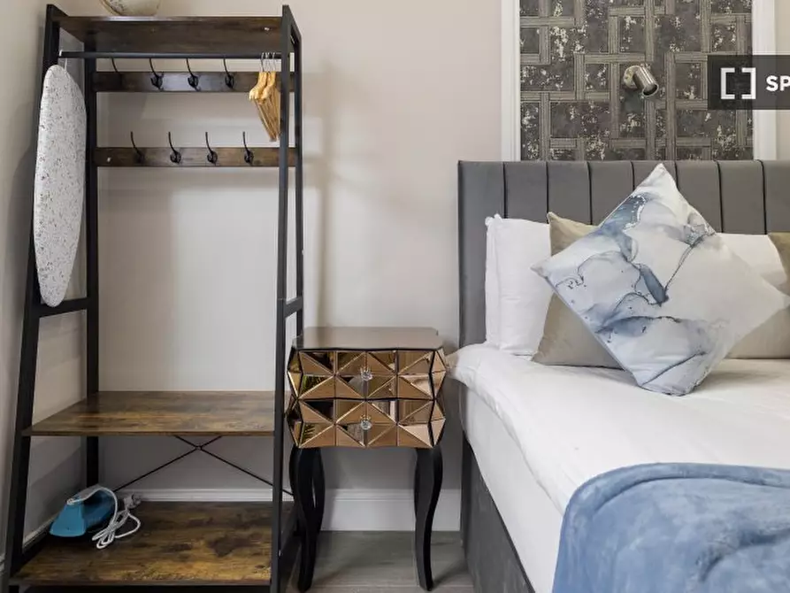 Immagine 6 di Ufficio in affitto  in flat a Tottenham