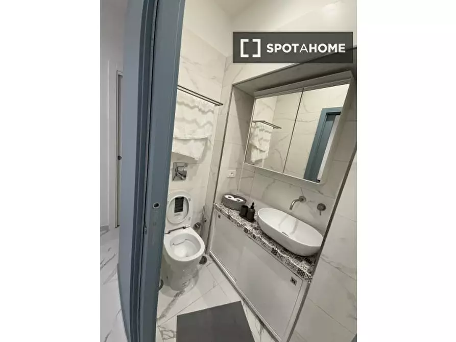 Immagine 3 di Camera condivisa in affitto  in Corso Secondigliano a Napoli