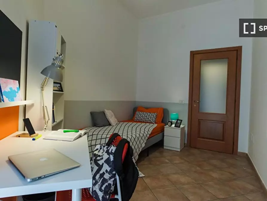 Immagine 3 di Camera condivisa in affitto  in Via Pignasecca n. a Napoli