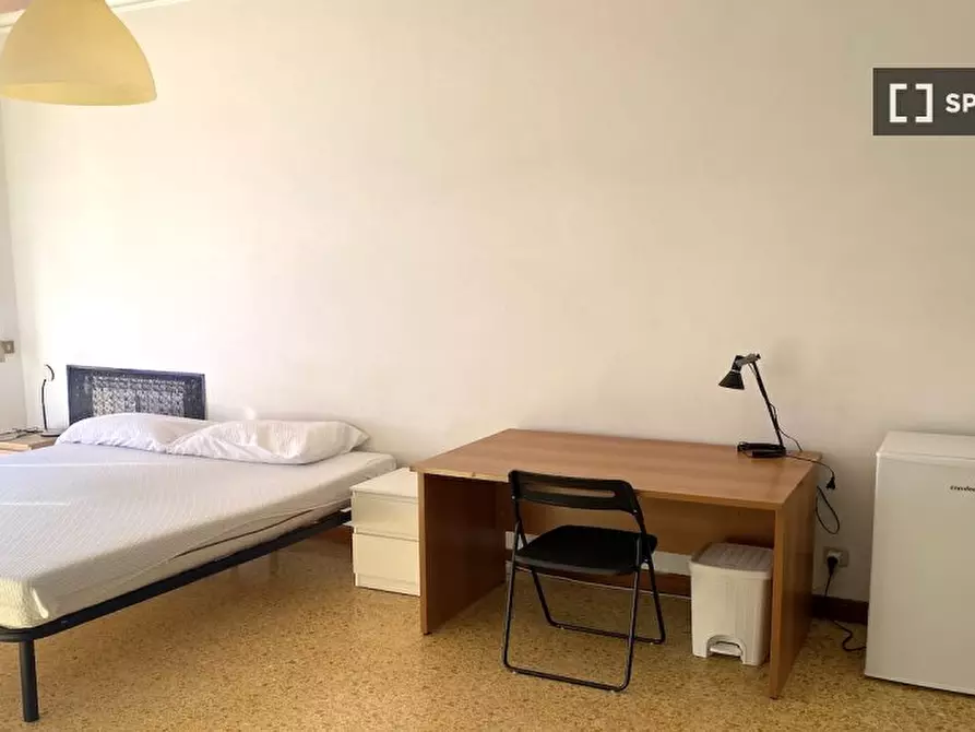 Immagine 2 di Camera condivisa in affitto  in Via Bisentina, 00139 Roma RM, Italy a Roma