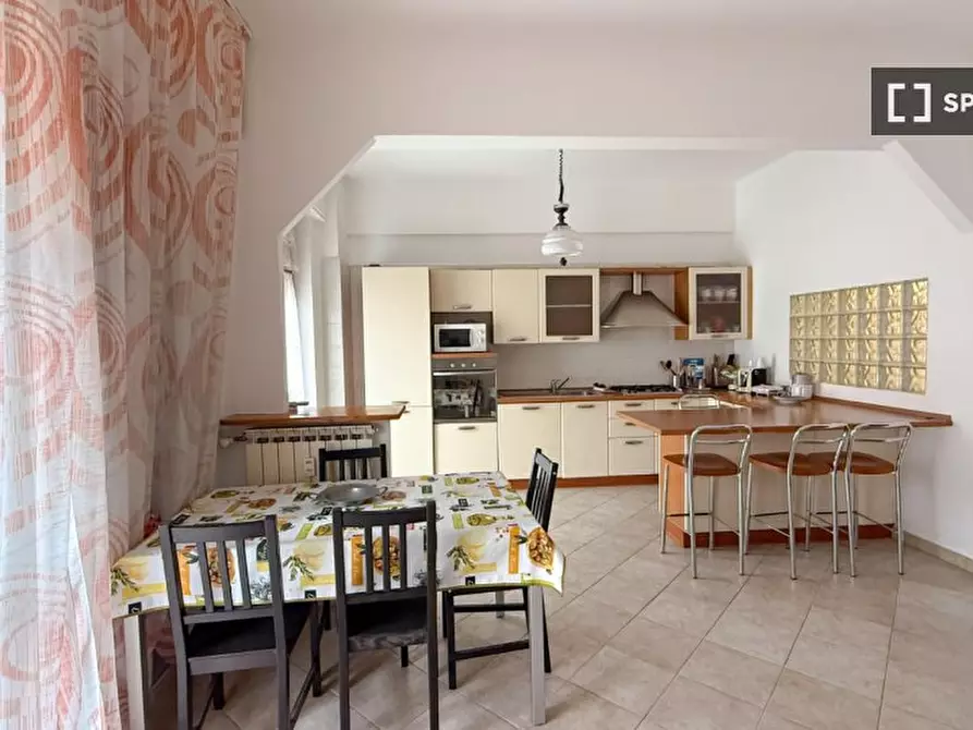 Immagine 3 di Camera condivisa in affitto  in C.so Europa a Genova