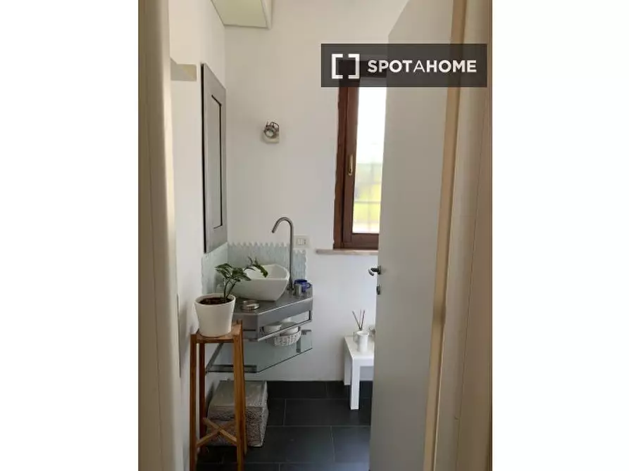 Immagine 12 di Appartamento in affitto  in Via Sisto Scaglia a Roma