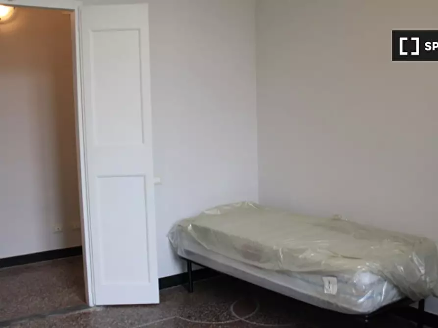 Immagine 5 di Camera condivisa in affitto  in Piazza del Campo a Genova