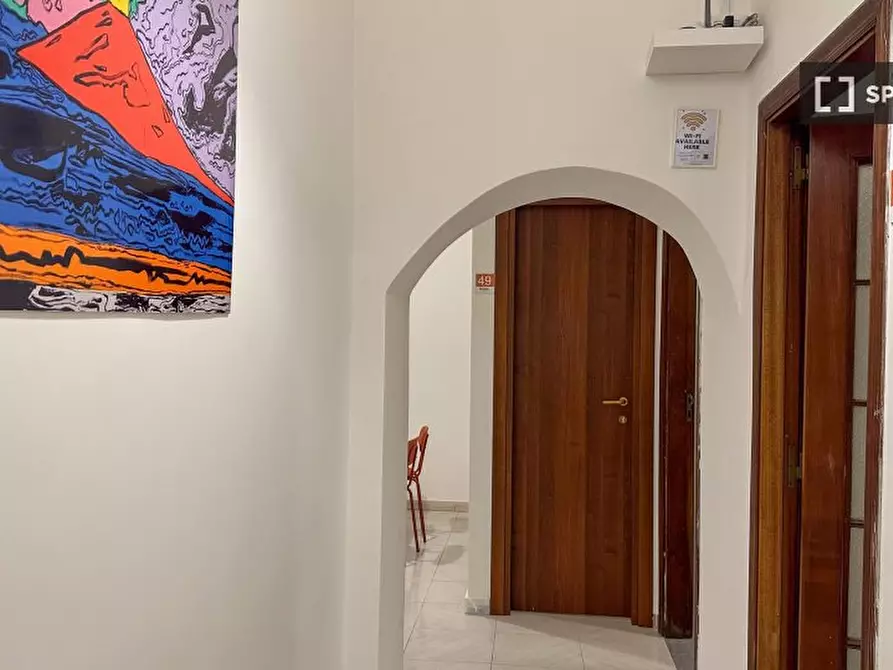 Immagine 13 di Camera condivisa in affitto  in Vico Sedil Capuano a Napoli