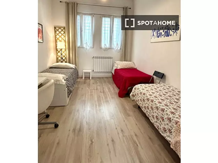 Immagine 1 di Camera condivisa in affitto  in Via Salasco a Milano