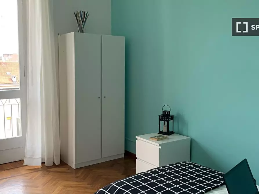 Immagine 3 di Camera condivisa in affitto  in Via Elba n. a Torino