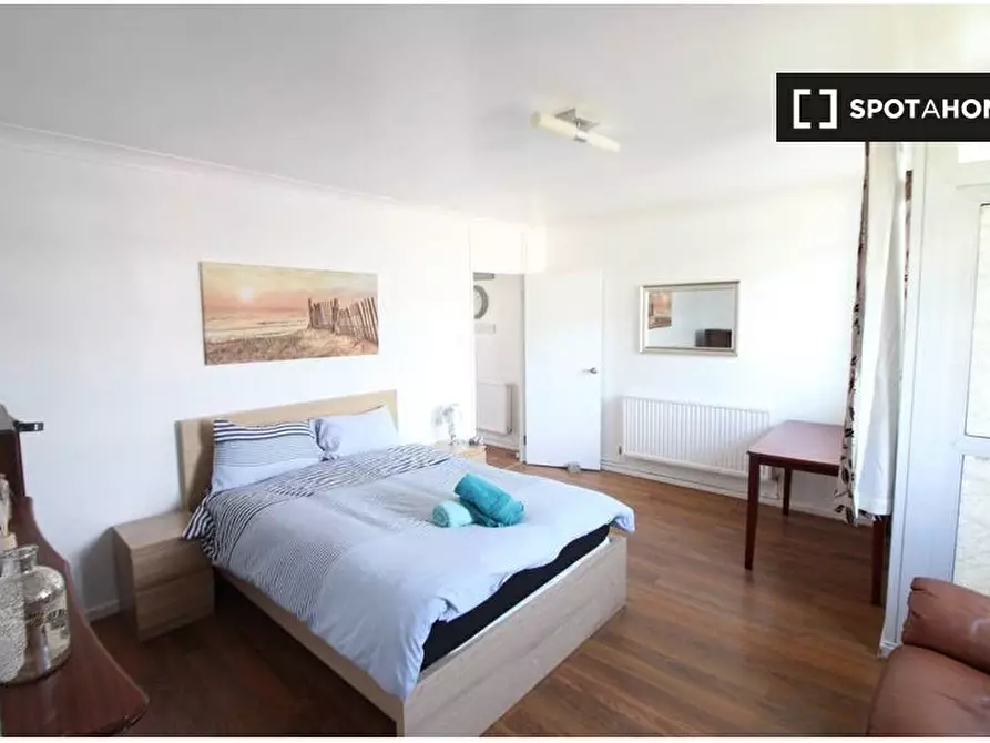 Immagine 7 di Camera condivisa in affitto  in Wyllen Cl a Poplar