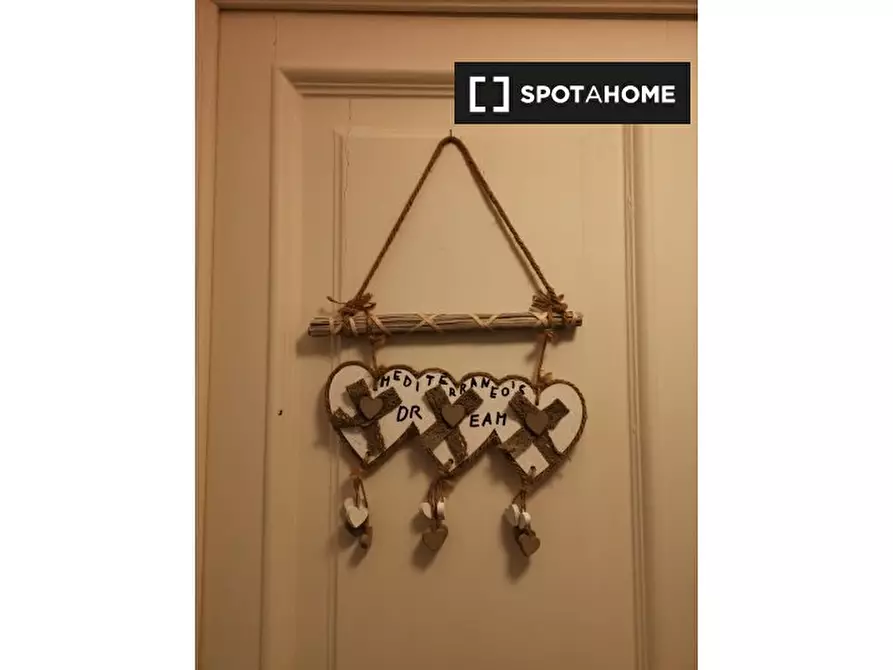 Immagine 2 di Camera condivisa in affitto  in Via Venezia a Genova