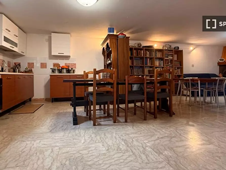 Immagine 4 di Camera condivisa in affitto  in Via Argusto a Roma